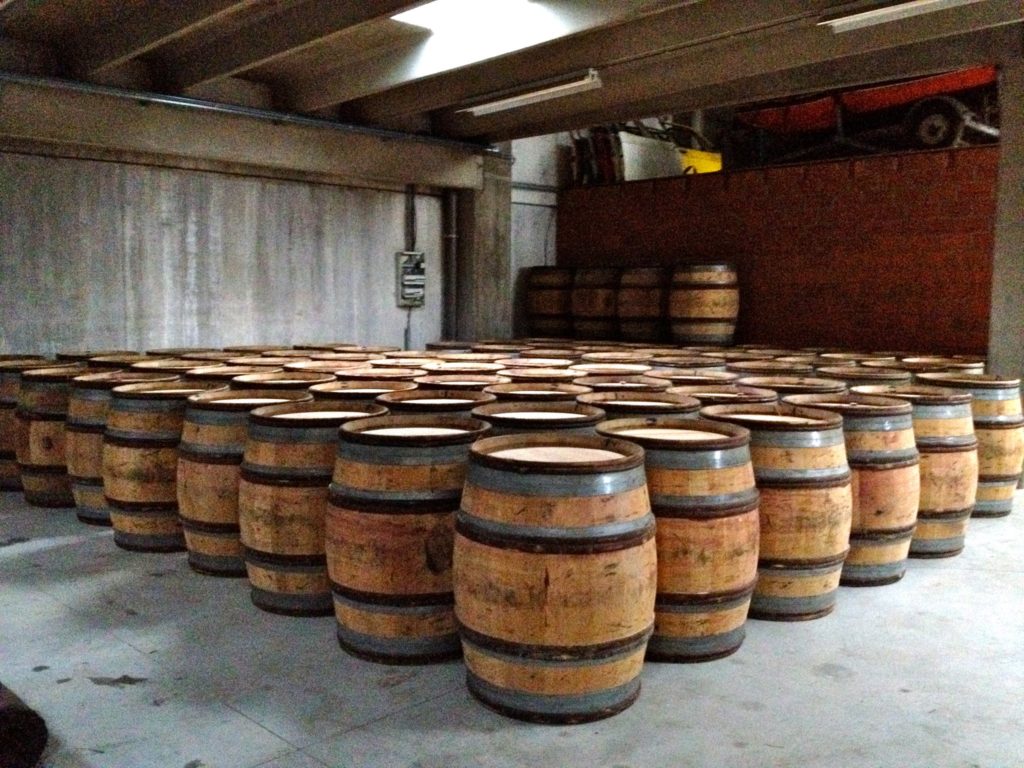 Bourgogne-Fässer vor der Abfüllung